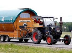Немецкий пенсионер приехал в Москву на ЧМ-2018 на тракторе