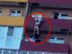 Спасатель поймал сорвавшуюся с балкона 14 этажа девушку