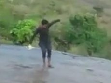 Мужчина сорвался с обрыва и едва не утонул в водопаде, делая селфи