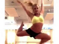 Бритни Спирс сняла на видео, как сломала ногу