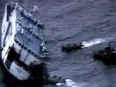 На Филиппинах спасают жертв кораблекрушения