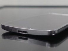 Первый в мире смартфон с вогнутым дисплеем