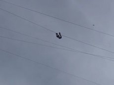 Мужчина погиб, перебираясь между крышами домов