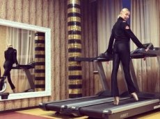 Анастасия Волочкова встала на беговую дорожку в пуантах