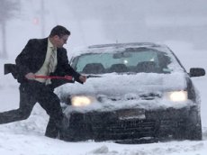 В штате Нью-Йорк снежная буря заблокировала дороги