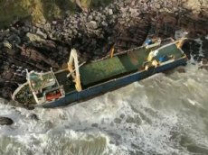 «Корабль-призрак» из района Бермудских островов прибило к берегам Ирландии