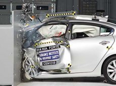 Результаты краш-теста Kia Soul на удар с малым перекрытием