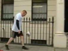 Английский фристайлер прошел 36 миль, жонглируя мячом