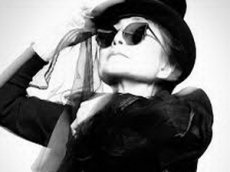 Мастер-класс по рисованию и танцам от Йоко Оно