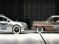 Полувековой юбилей IIHS отмечен "сравнительным" краш-тестом