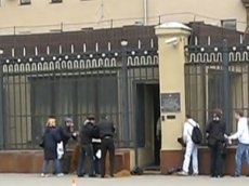 ГУВД Москвы закидали навозом