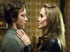 Анжелину Джоли выдвинули на премию MTV за поцелуй в фильме «Особо опасен»