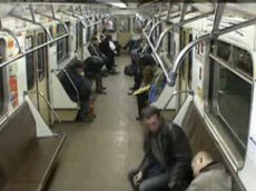 Карманники в метро: кадры с камер наблюдения