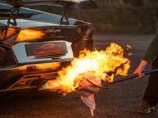 В пламени выхлопа Lamborghini можно приготовить индейку