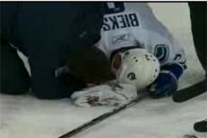 НХЛ. Щелчок Сурея травмировал сразу двух игроков "Ванкувера"