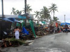 Циклон "Уинстон" c волнами высотой 12 метров обрушился на Фиджи