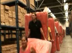 Подготовка мирового рекорда: матрасное домино