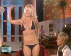 Памела Андерсон снова оголилась на ТВ