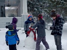 Apple показала праздничную рекламу