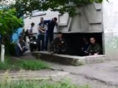 В сети появилось видео, как снайпер попал в голову боевика в Луганске