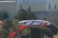 Американец перелетел каньон на реактивном рюкзаке