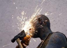 Экстремальный фокусник Пол Лоуренс представил публике новый трюк