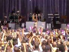 Уитни Хьюстон дала большой бесплатный концерт