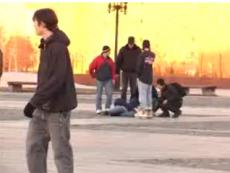 Поклонная гора: скейтеры против скинов