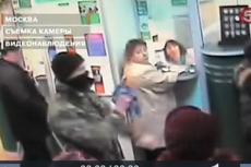 Ограбление за полторы минуты: уникальные кадры налета на "Сбербанк"