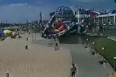 В Казани в аквапарке ветром сдуло батут с детьми