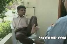 Безрукий глухонемой мальчик хочет быть таким, как все