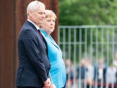 Меркель снова начало трясти на публике