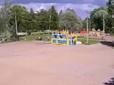 Ветер унес батут с детьми в Ленобласти