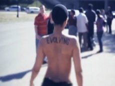 Эрика Баду разделась в клипе «Window Seat»