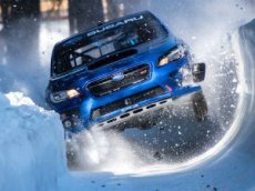 Каскадер из «Джеймса Бонда» испытал спорткар на бобслейной трассе