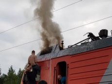 Очевидцы сняли на видео горящий локомотив поезда «Барнаул – Адлер»