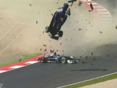 Гонка «Формулы-3» закончилась столкновением трех болидов