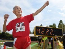 Японец в 105 лет пробежал 100 метров за 42 секунды