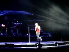 Бон Джови повредил ногу на концерте