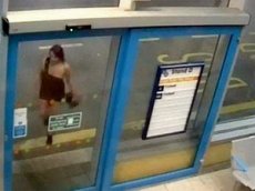 На автовокзал напали гламурные девицы с молотками