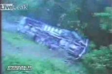 В Колумбии грузовик рухнул в пропасть