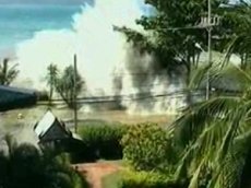 Гигантские волны обрушились на Самоа