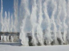 Под Новосибирском взорвали 5000 квадратных метров льда
