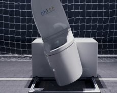 Японцы изобрели унитаз, отражающий пенальти