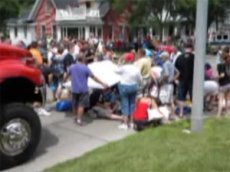 На параде в честь дня Независимости лошади затоптали людей