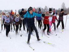 В Тюмени сняли милое видео, как студент военного училища впервые встал на лыжи