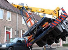 Голландец проломил крышу дома возлюбленной, делая предложение