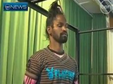 Мужчина провисел 20 минут на собственных волосах