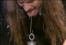 Новый рекорд поднятия тяжестей с помощью … языка