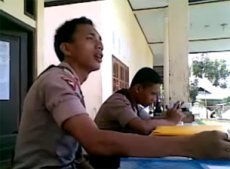 Полицейский потерял работу из-за танцев на рабочем месте